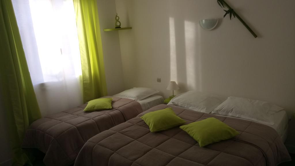 Hotel Montespan Lussac-les-Châteaux Eksteriør billede