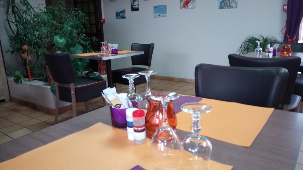 Hotel Montespan Lussac-les-Châteaux Eksteriør billede
