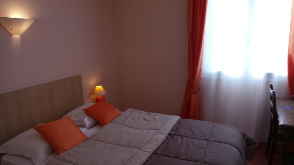 Hotel Montespan Lussac-les-Châteaux Eksteriør billede