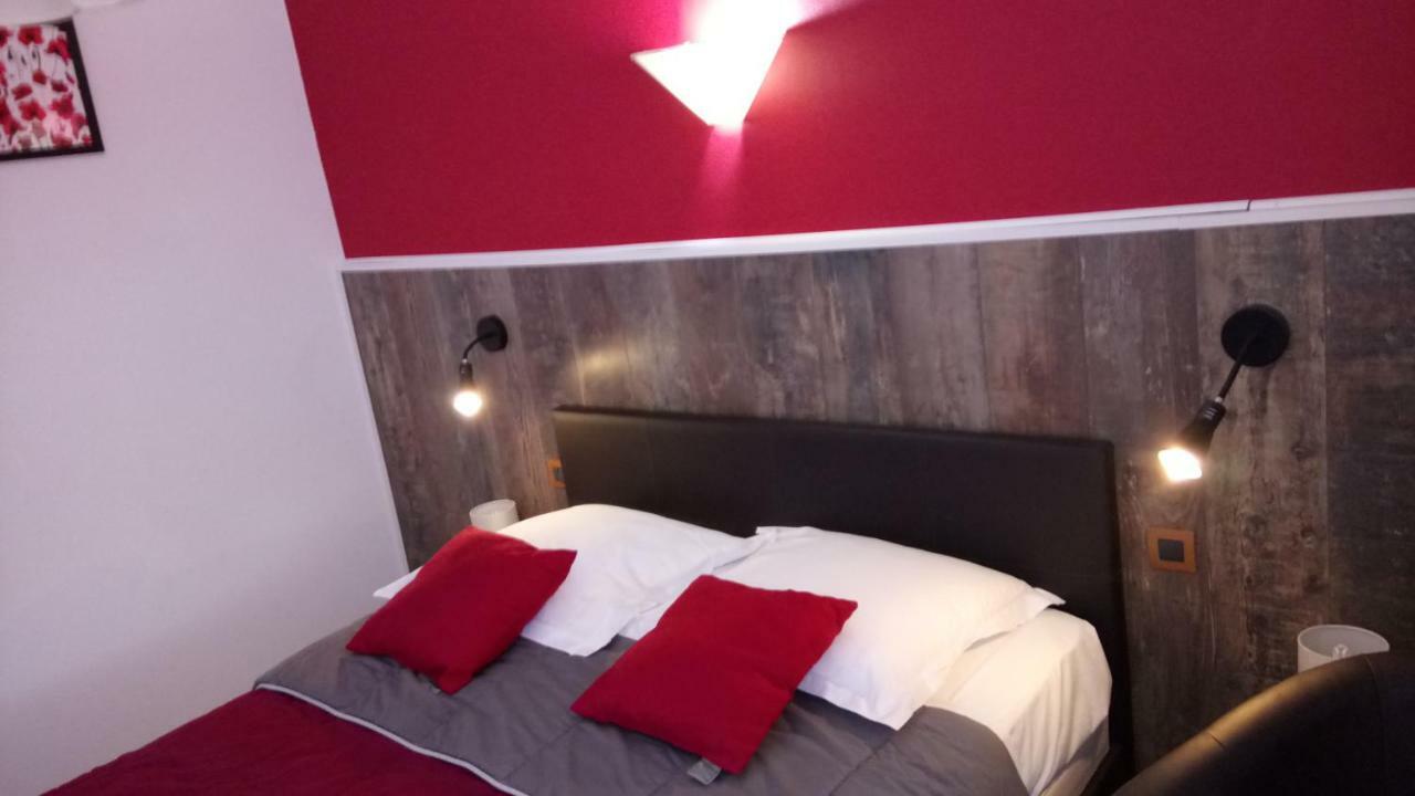 Hotel Montespan Lussac-les-Châteaux Eksteriør billede